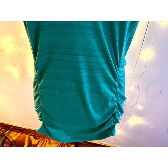 🔒SOLD🔒 Athletha | Green Top | Great Condition | Size M - Picture 2 of 7